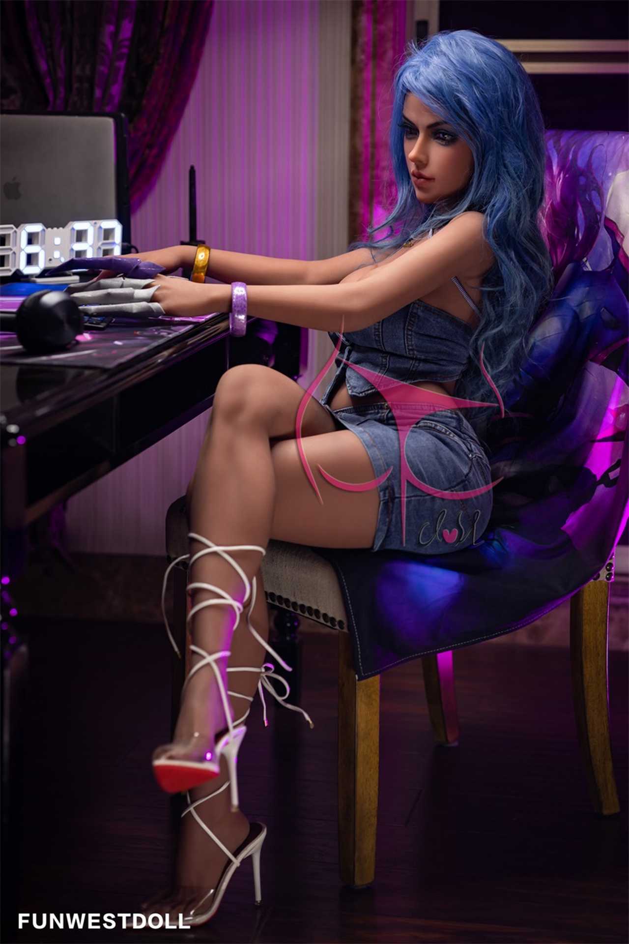 Funwest Love Doll Haylee: 155cm Blue-Haired Anime Seductress Any Love Doll Funwest